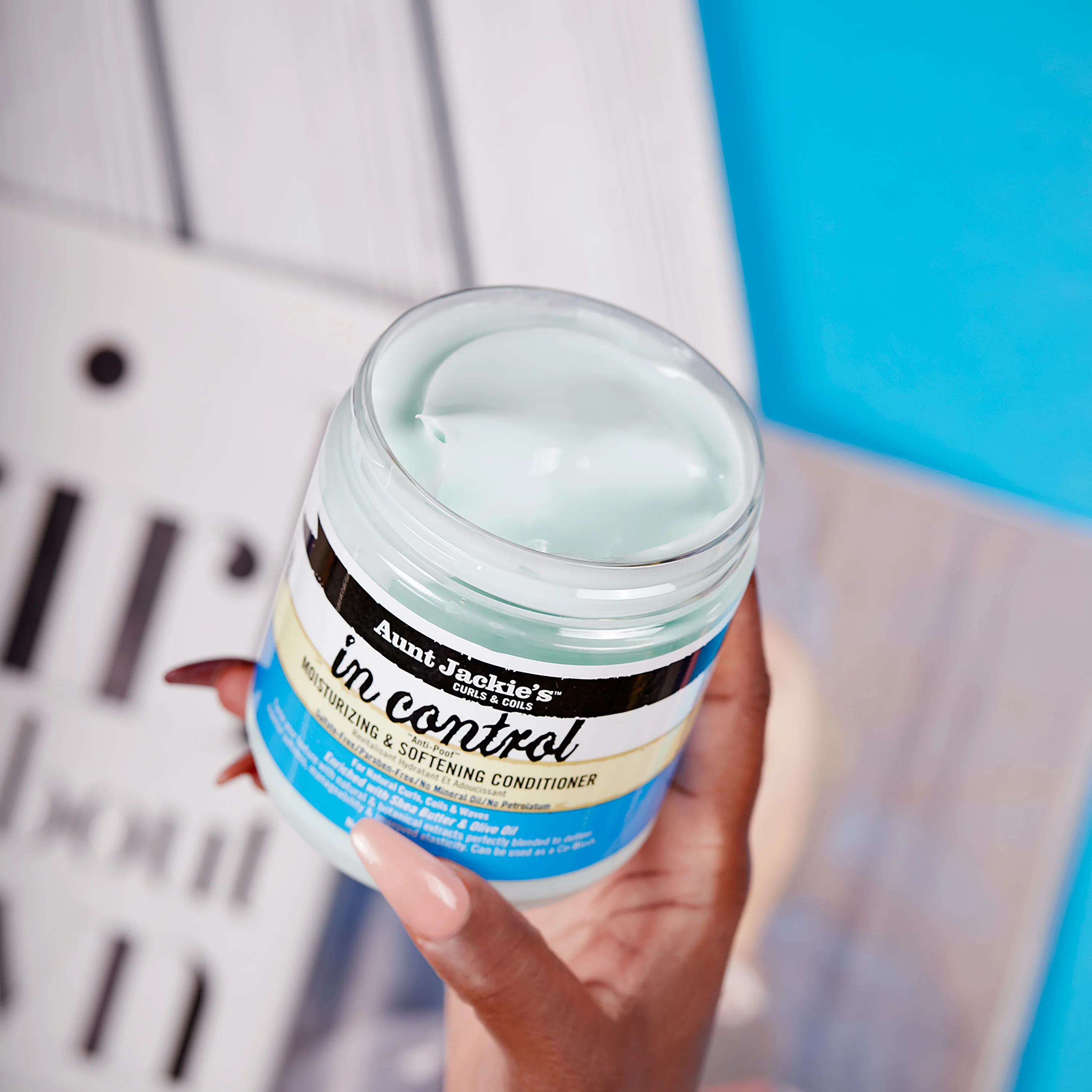 In Control "Anti-Poof" Moisturizing & Softening Conditioner - Image 4
